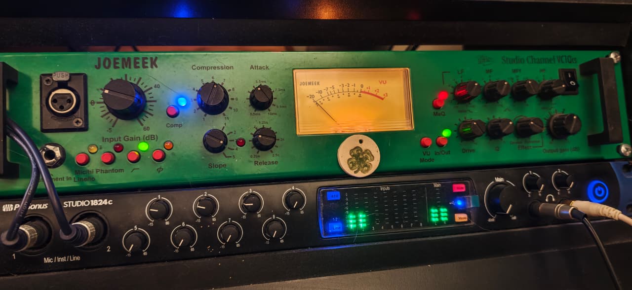 JoeMeek VC1Qcs preamp Studio Channel Presonus Studio 1824c