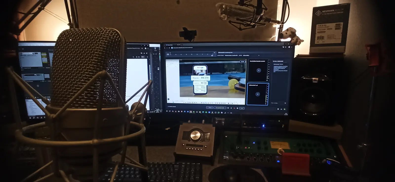 Microfono y control de TsuKutchio Estudio con Microfono Neuman TLM 49